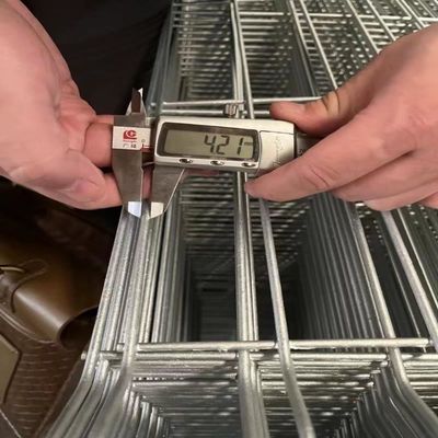 Επικίνδυνος 3.5mm Wire Hot Dip Galvanized PVC Coated 3D Curved φράχτης για την βιομηχανική ασφάλεια
